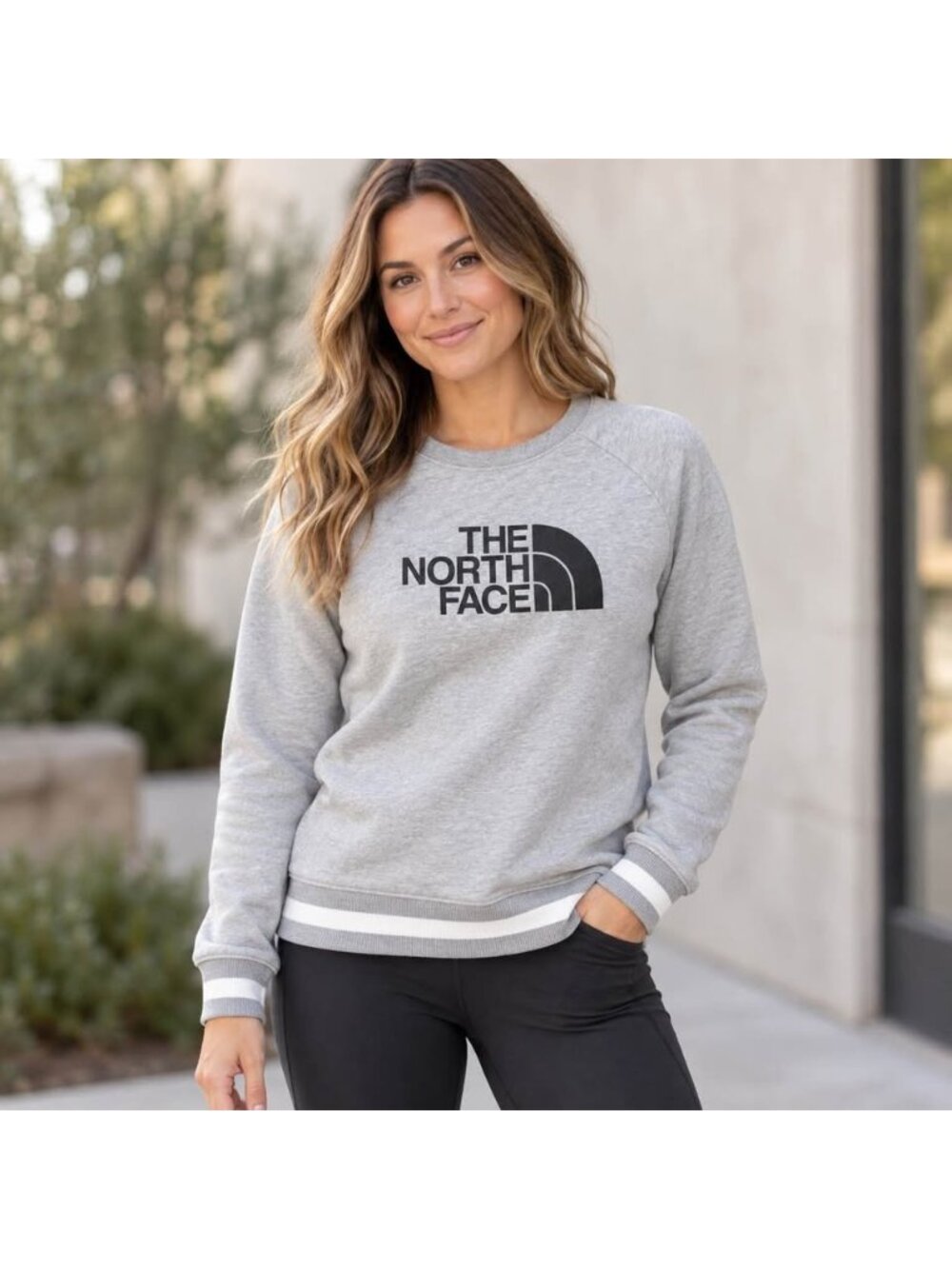 The North Face Women’s Grey Logo Crewneck Sweatshirt Medium